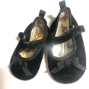 2 pairs of baby shoes w/ free gift ❤️